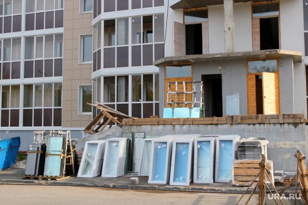 Россиян могут заставить заменить пластиковые окна в квартирах после взрыва в Магнитогорске