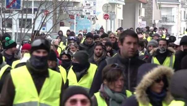 Во Франции "желтые жилеты" готовятся девятому массовому выступлению