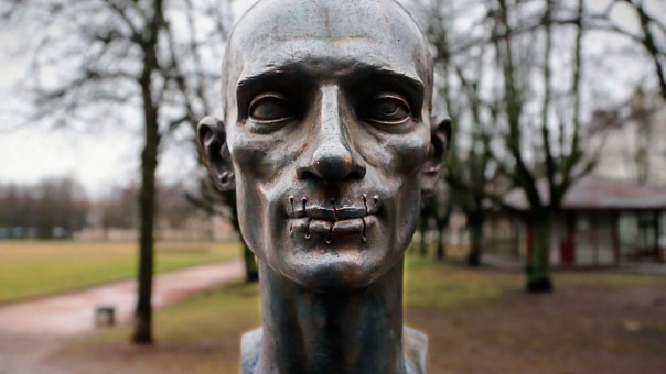 Петр Павленский, насильник-путинист
