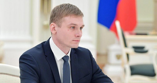 Глава Хакасии (30-летний представитель КПРФ) выдал премии высшим чиновникам за счет бюджетников