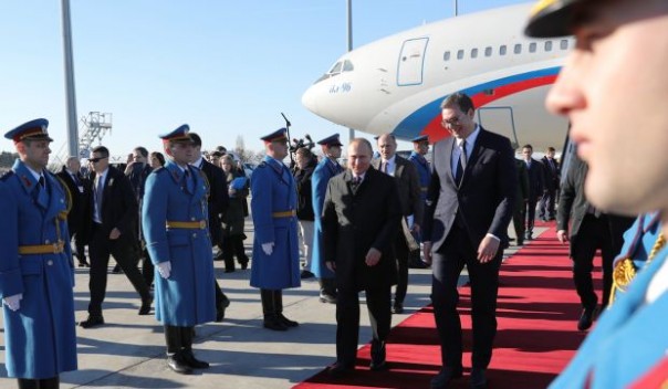 Вучич лично встретил. Путин прибыл в Белград с официальным визитом