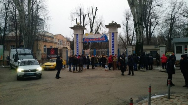 Нацисты не оценили «прогиб»: В Одессе боевики в форме захватили санаторий