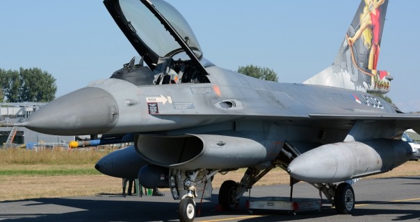 Голландские F-16 полетят на масле из-под американских гамбургеров