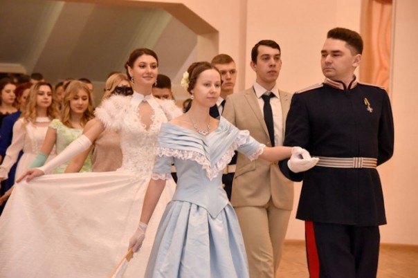 Традиционный Святочный бал прошел в Луганске