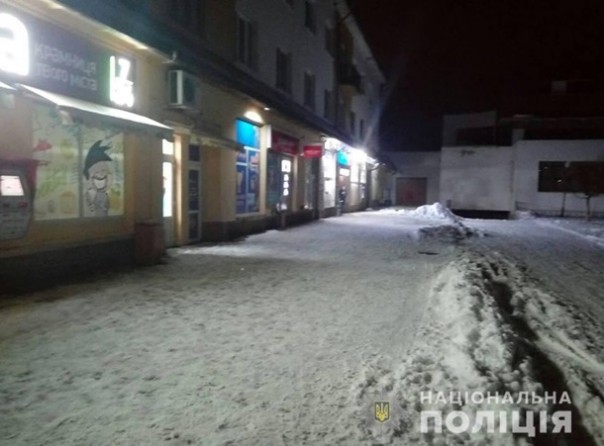 На Закарпатье мужчина из пистолета обстрелял толпу людей