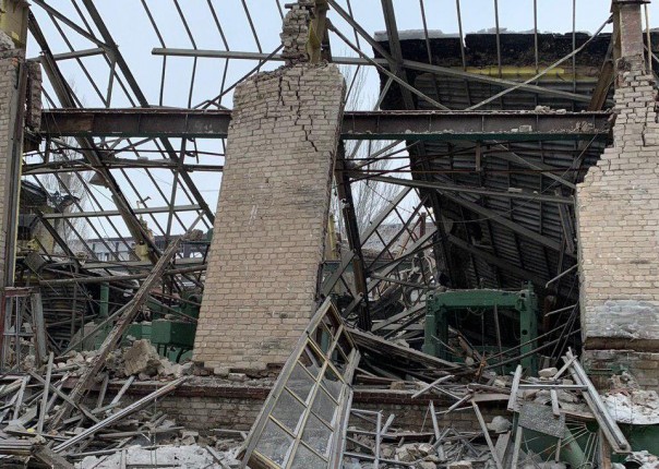 Авария произошла на Горловском машзаводе, обрушились стены здания одного из цехов