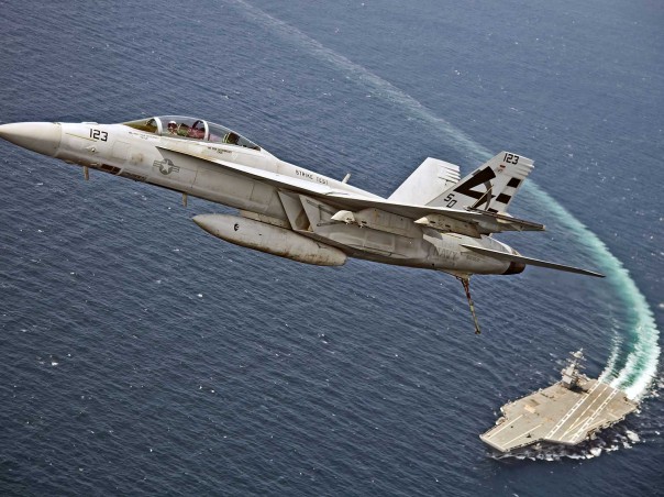 У самого дорогого авианосца США обнаружили проблему с запуском самолетов