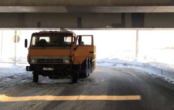 "Мост глупости" продолжает собирать жертвы: Две машины за день!