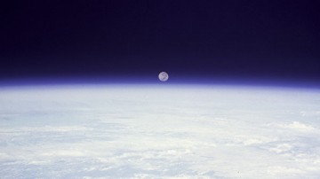 Россия зафиксировала массовые маневры американских военных спутников