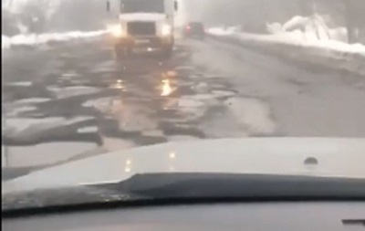 Ужас для водителя. В Сети появилось видео дороги на Закарпатье