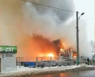 В Пензе сгорел крупный автосалон