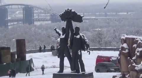 В Киеве приступили к демонтажу "Арки Дружбы" российского и украинского народов".
