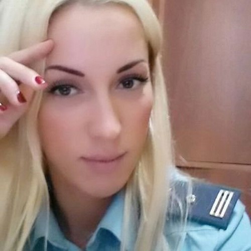 "Все пошли нах*й". Судебный исполнитель приехал на работу