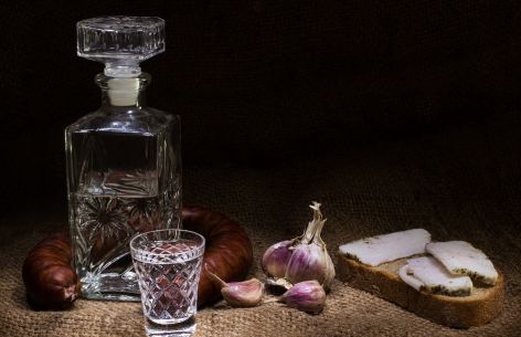 Лукашенко пообещал никогда не поставлять в Россию плохую водку и закуску