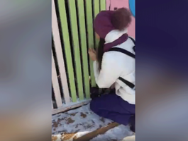 "Ну не плачь". В детсаде на Урале двухлетнего малыша забыли на морозе