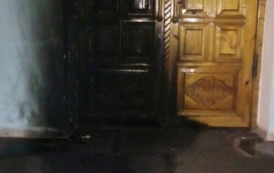 В Запорожье три человека пытались поджечь храм | В Кривом Роге подожгли дверь храма
