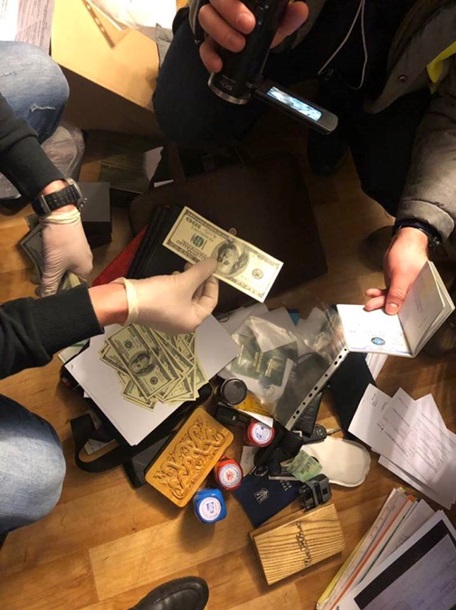 Одесситы заработали миллионы на продаже фейковых акций Tesla