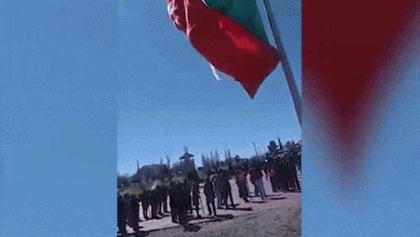 Церемонию поднятия флага охватила паника, когда вместе с ним взлетел солдат