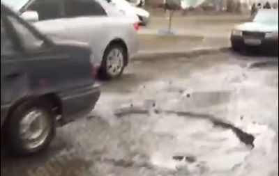 Ужасное состояние киевских дорог показали на видео