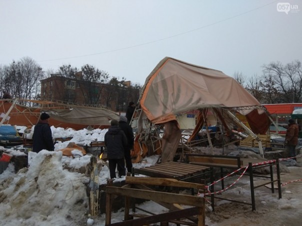 В Харькове рухнул торговый павильон