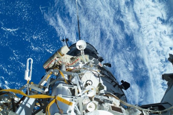 Вытирали стены полотенцами. На американском сегменте МКС "взорвался" туалет