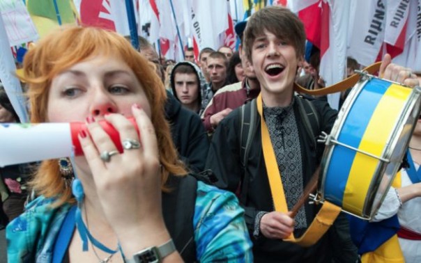 Навязывают язык. В Раде нашли новую причину массовой миграции украинцев