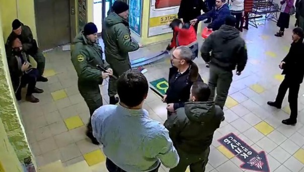 Охранники избили екатеринбургского бизнесмена в его же торговом центре