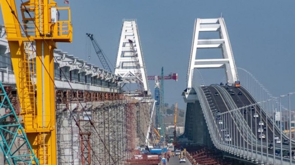 Киностудия "МосТФильм" сообщает: 8 декабря 2019 года по Крымскому мосту проедет первый пассажирский поезд