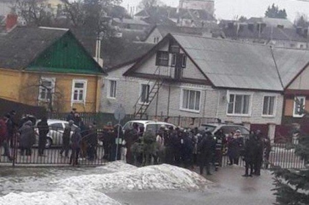 В Беларуси школьник зарезал учительницу и ровесника