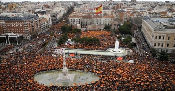 Десятки тысяч протестующих в Мадриде требовали отставки правительства