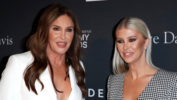 Маразм крепчал: ставший женщиной отчим Кардашьян женится на трансгендере