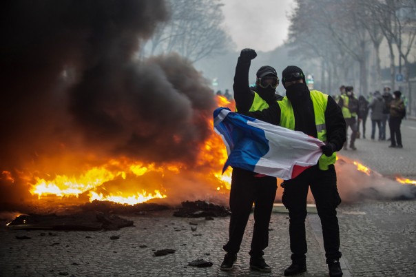 Любителям французской булки: Во Франции вынесли 1,8 тыс. приговоров за беспорядки "жёлтых жилетов"