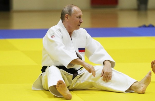 Путин получил травму в схватке с олимпийским чемпионом