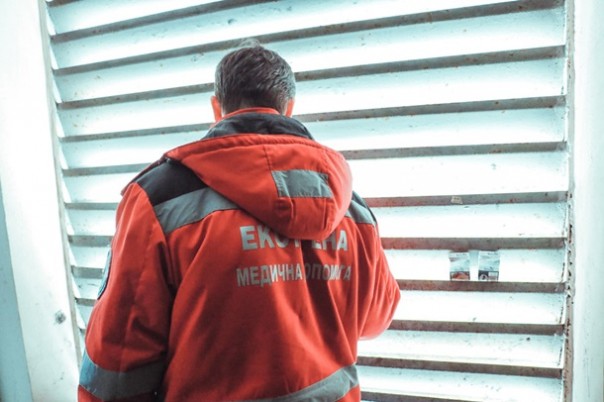 В Киеве мужчина повесился в подъезде многоэтажки