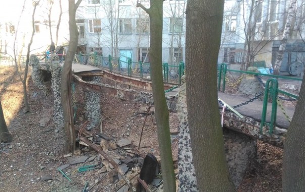 В Киеве рухнул пешеходный мост