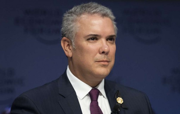 Президент Колумбии приказал вернуть грузовики с гуманитарной помощью для Венесуэлы