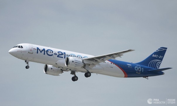 Серийный выпуск МС-21 начнется в 2021 году, заявил Борисов