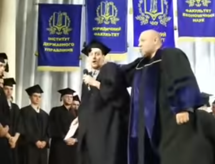 "Заработал в Польше!": Украинского студента, купившего диплом за 350$ вышвырнули со сцены в университете