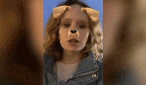 Монеточка с ошибками спела гимн СССР на фоне американского флага