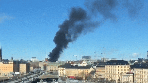 В Сети появилось видео мощного взрыва автобуса в Стокгольме