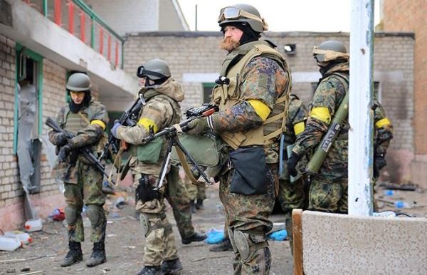 В Мариуполе готовят расправу над «Азовом». Жителей города предупредили о «красном» уровне угрозы