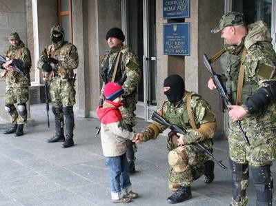 Без борща не пройдёшь! Как крымчане "вежливых людей" встречали