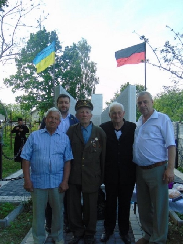 На Закарпатье открыли памятник националистам спецподразделения «Нахтигаль»