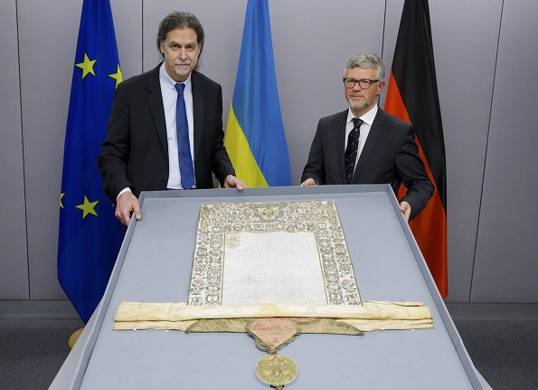 Украинско-немецкий фейк, или Салют холостым патроном в честь томоса