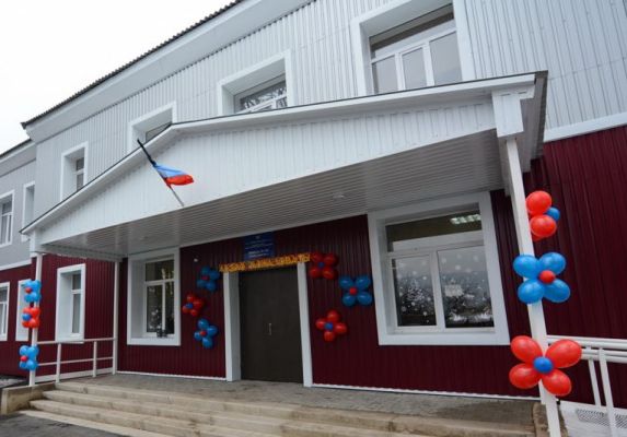 Укрофашисты обстреляли недавно восстановленную школу в Донецке из БМП-2, учащиеся эвакуированы