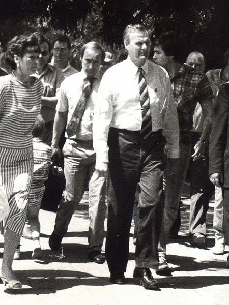 Страшный грех Путина - носил портфель