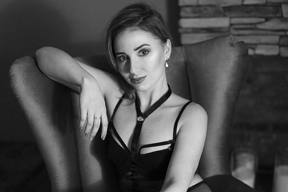 Врач-педиатр сделала фотосессию в белье и подверглась травле в соцсетях