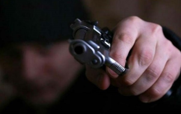 В Херсоне пьяный лейтенант устроил стрельбу | В Днепре мужчина угрожал прохожим пистолетом | На Донбассе военный украл из части гранаты и патроны