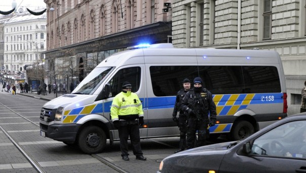 В пражской больнице пациент ранил из пистолета двух человек | Хозяин кафе открыл стрельбу по посетителям в Подмосковье