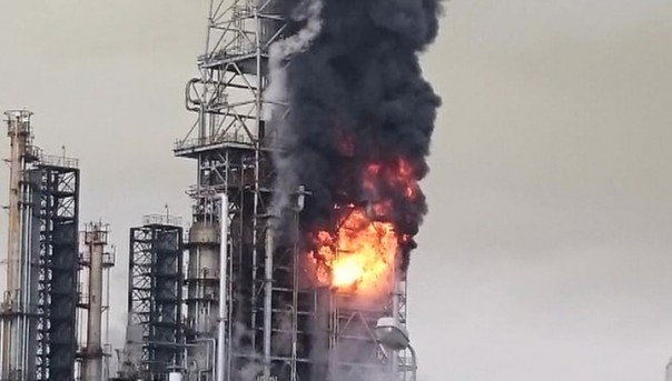 Сильный пожар произошел на нефтезаводе в Комсомольске-на-Амуре